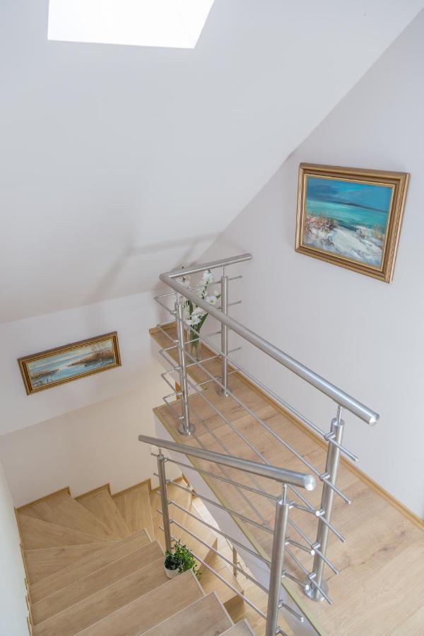 Piros Vendeghaz Villa ตีฮานี ภายนอก รูปภาพ