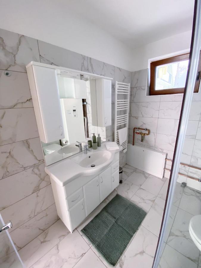Piros Vendeghaz Villa ตีฮานี ภายนอก รูปภาพ