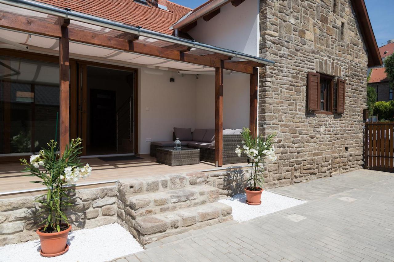 Piros Vendeghaz Villa ตีฮานี ภายนอก รูปภาพ