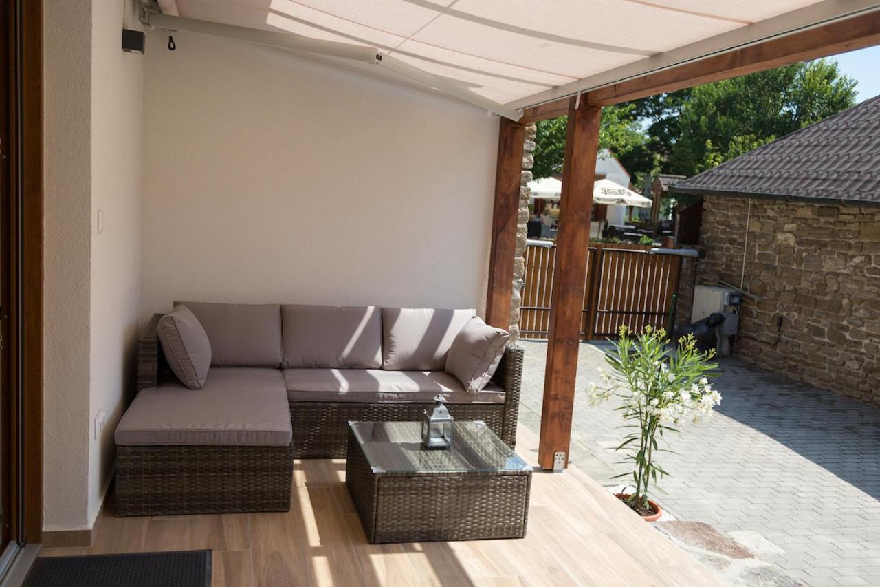 Piros Vendeghaz Villa ตีฮานี ภายนอก รูปภาพ