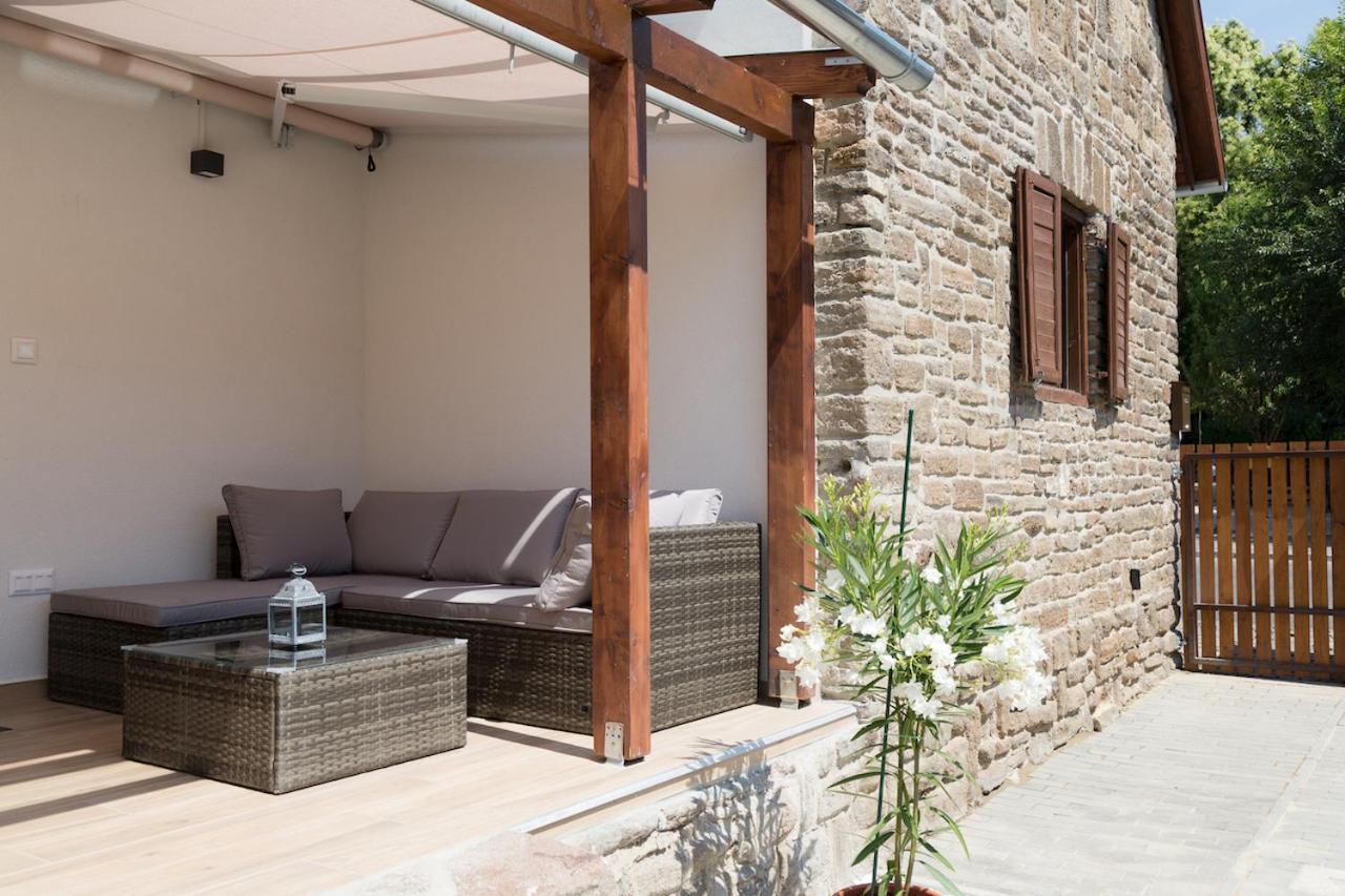 Piros Vendeghaz Villa ตีฮานี ภายนอก รูปภาพ