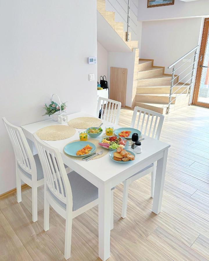 Piros Vendeghaz Villa ตีฮานี ภายนอก รูปภาพ