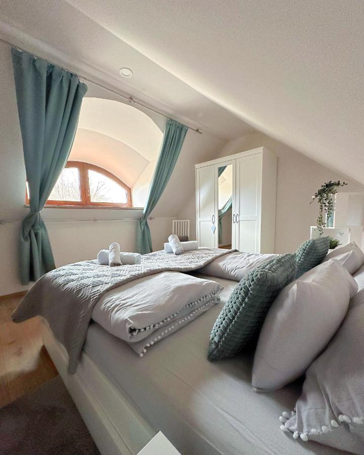 Piros Vendeghaz Villa ตีฮานี ภายนอก รูปภาพ